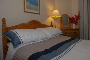 Iron/ironing board, free WiFi, bed sheets