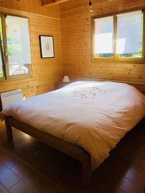 3 chambres, bureau, système d’insonorisation, fer et planche à repasser