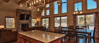 Lakefront Property Private 37 Ft Dock Fire Pit Steps To Bars/Rest. WIFI BBQ  