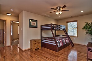 8 bedrooms, iron/ironing board, free WiFi, bed sheets