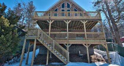 Nouveau! Propriété de 4000 pieds carrés au bord du lac avec quai privé à quelques pas des bars / restaurants