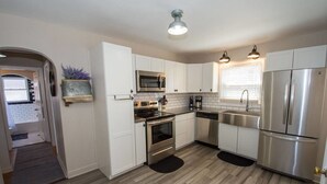 Café - Family Retreat Very Close to ND (South Bend)