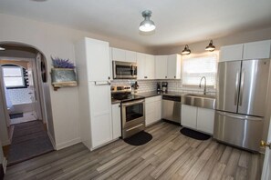 Café - Family Retreat Very Close to ND (South Bend)