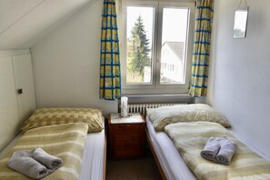 3 chambres, bureau, Wi-Fi gratuit, draps fournis