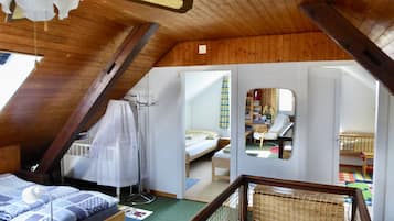 3 chambres, bureau, Wi-Fi gratuit, draps fournis