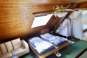 3 bedrooms, desk, free WiFi, bed sheets