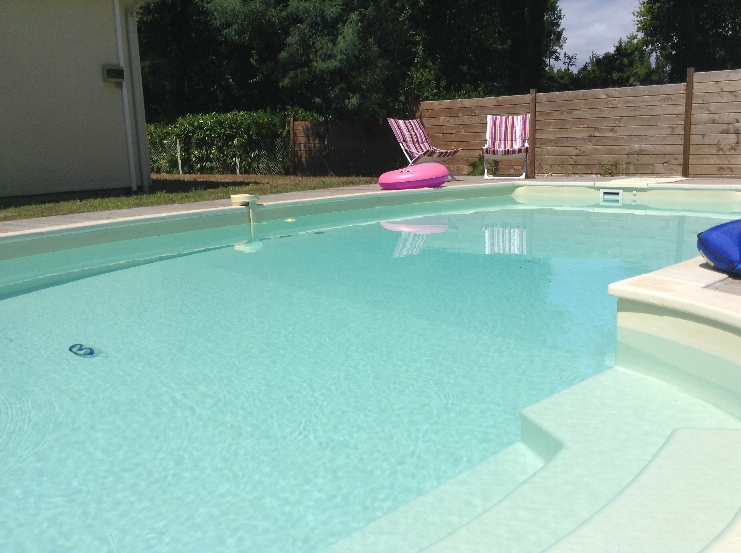 Family villa with pool in the heart of the village