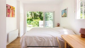 4 Schlafzimmer, Schreibtisch, Bügeleisen/Bügelbrett, Reisekinderbett