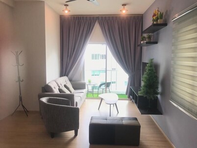 LEO Home @ Quintet 3BR **Wi-Fi Ready**