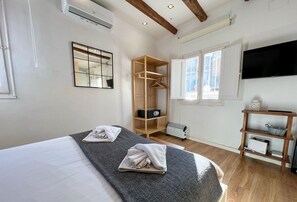 WiFi, bed sheets