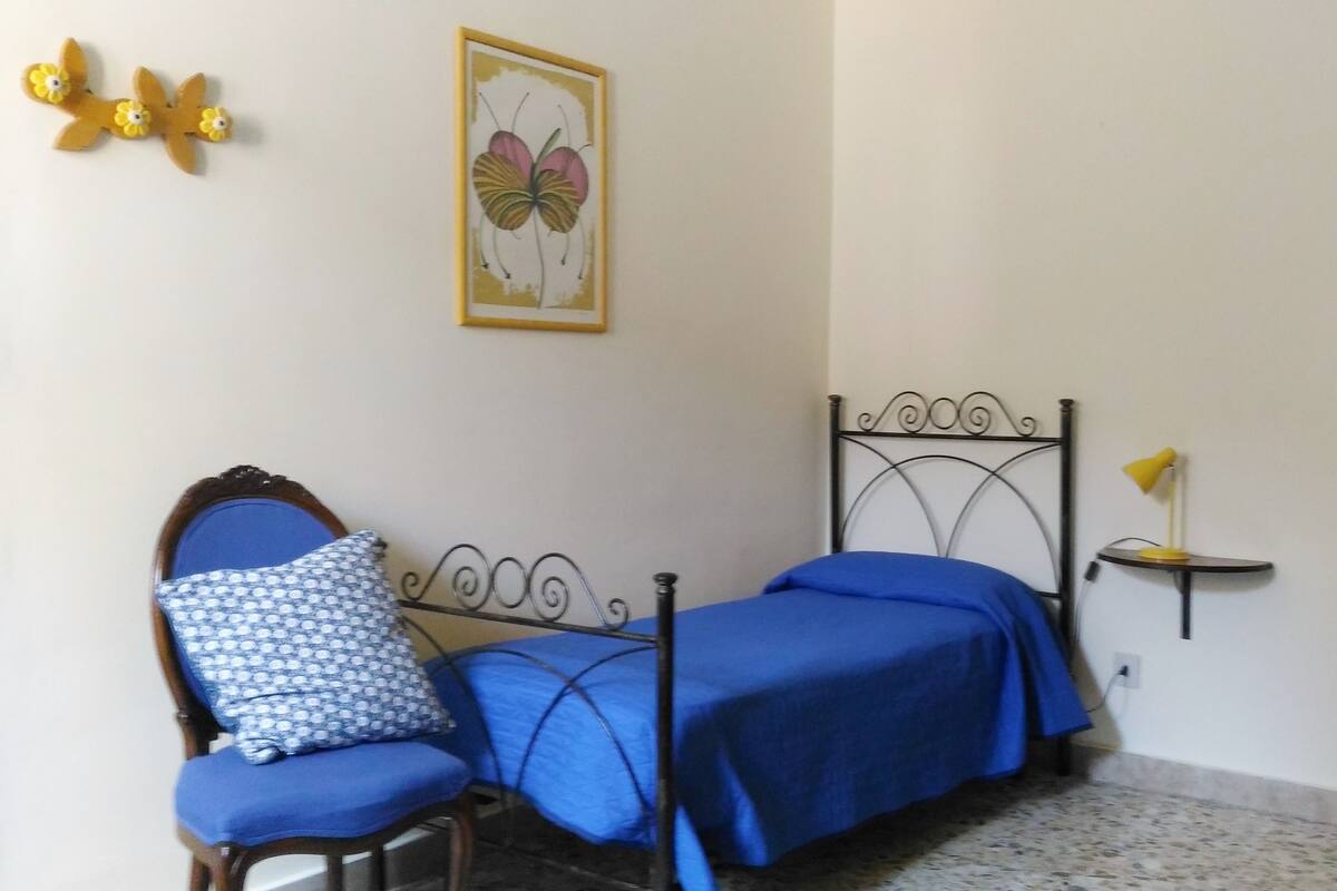 Kamar Double | Didekorasi berbeda-beda dan dilengkapi dengan perabotan berbeda-beda