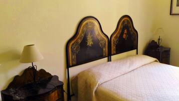 Room | Individually decorated, individually furnished, iron/ironing board