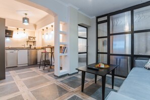 Luxury-Apartment, 2 Schlafzimmer | Wohnbereich | Flachbildfernseher