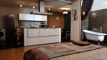 Design Studio Suite, Multiple Beds, Non Smoking, Courtyard View (Anna)