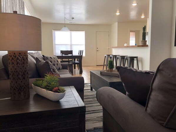 Smart TV, fireplace, Netflix, streaming services