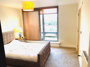 Penthouse Panoramique, 2 lits doubles, accessible aux personnes à mobilité réduite, vue fleuve | 2 chambres, décoration personnalisée, ameublement personnalisé