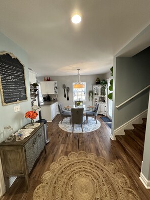 Interior - Spacious Farmhouse with Breakfast- Ella’s Place (Auburn Hills)