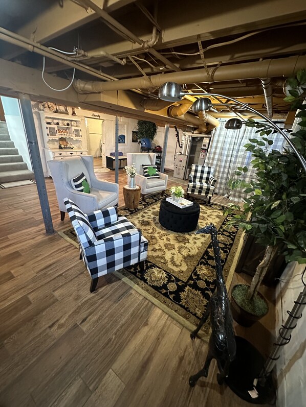 Interior - Spacious Farmhouse with Breakfast- Ella’s Place (Auburn Hills)