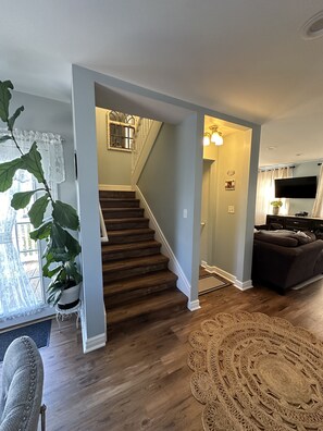 Interior - Spacious Farmhouse with Breakfast- Ella’s Place (Auburn Hills)