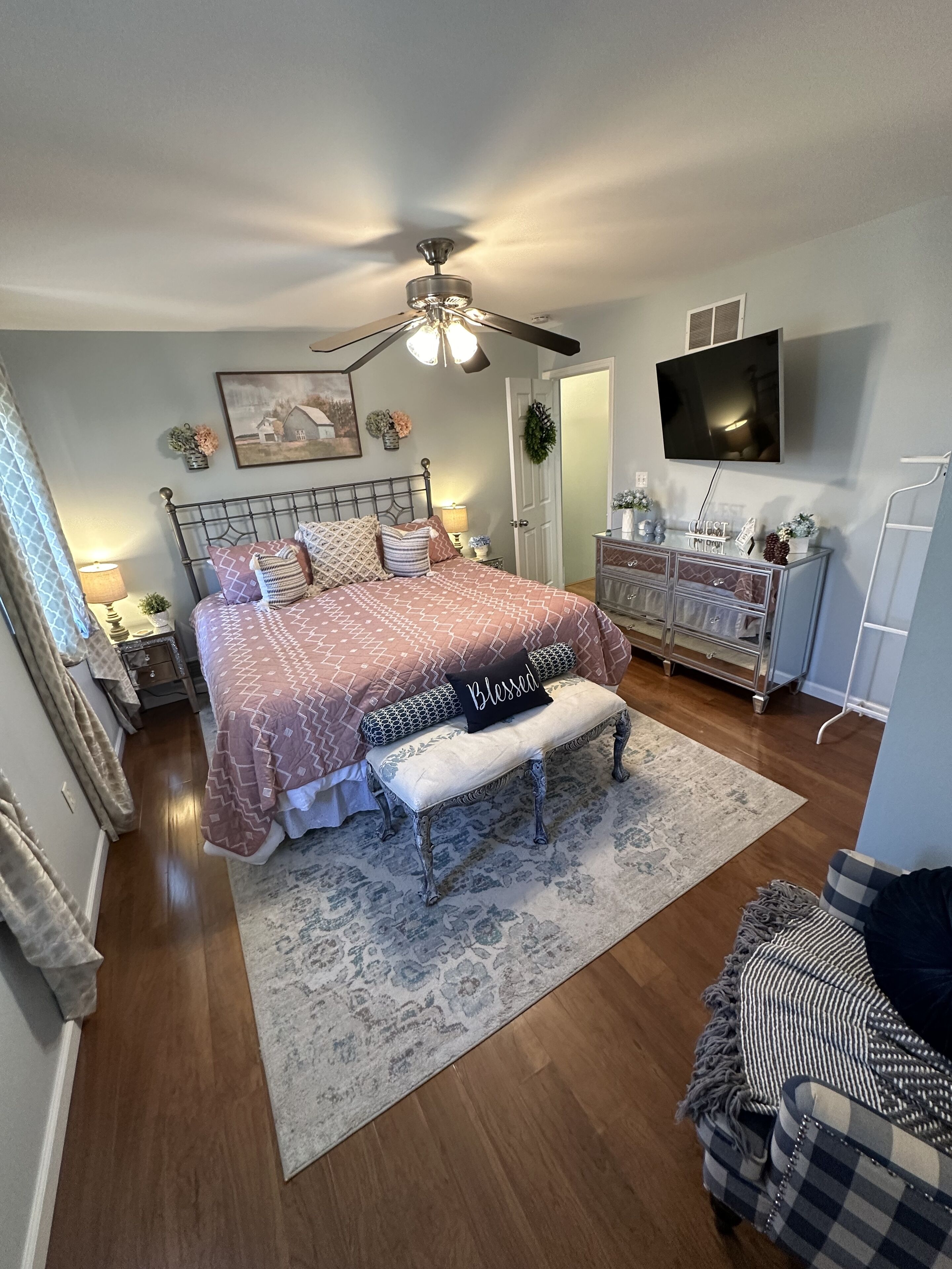 4 soverom, safe på rommet, strykejern/-brett og reiseseng for barn