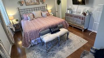 4 bedrooms, in-room safe, iron/ironing board, travel cot