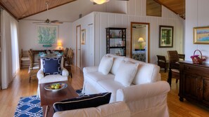 TV, books, stereo - Ballena Blue: Panoramic Views! New Pool! (St. John)