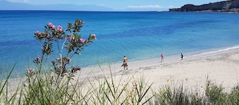 Ampeli Holiday House, a paradise next to the beach