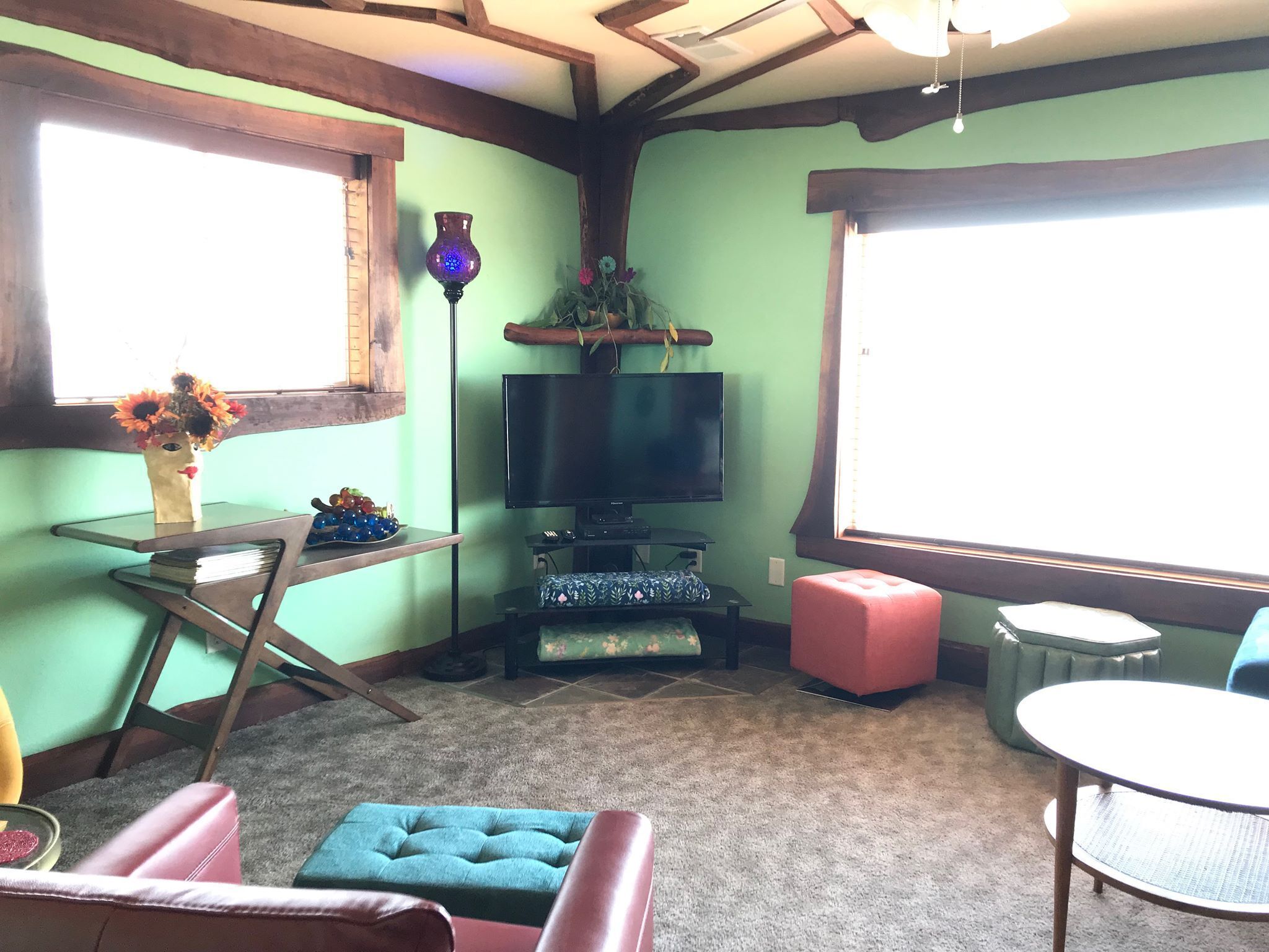 GRAND VIEW --  SHOREVIEW COTTAGE  Spectacular River View!