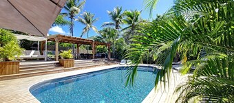Creole heritage, 4* family home with Jacuzzi 150m from the beach.