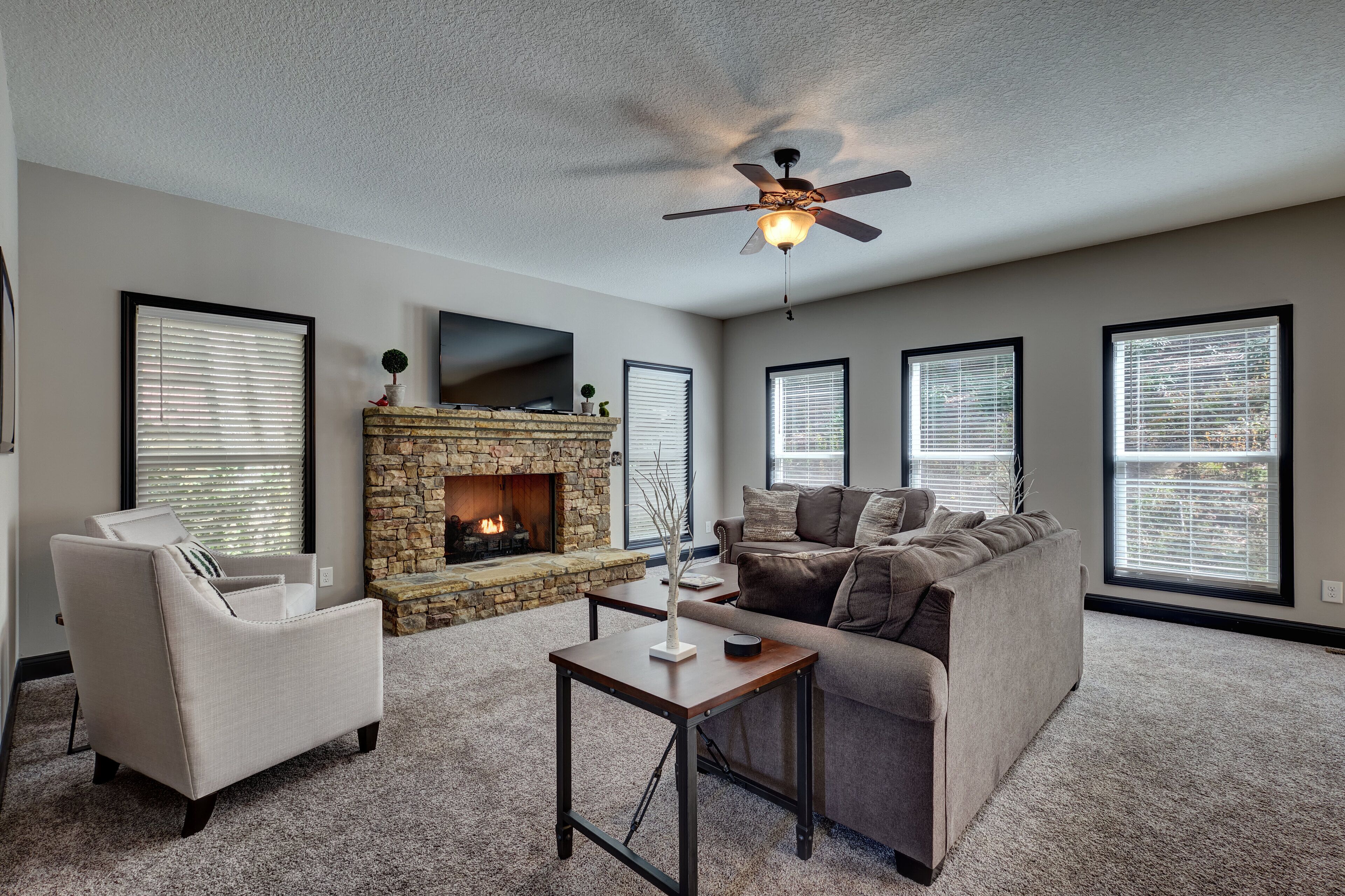 Hilltop Haven - Walk to Main Street