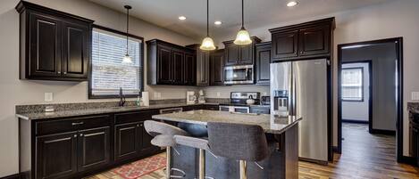 Refrigerador, microondas, horno y parrilla de estufa