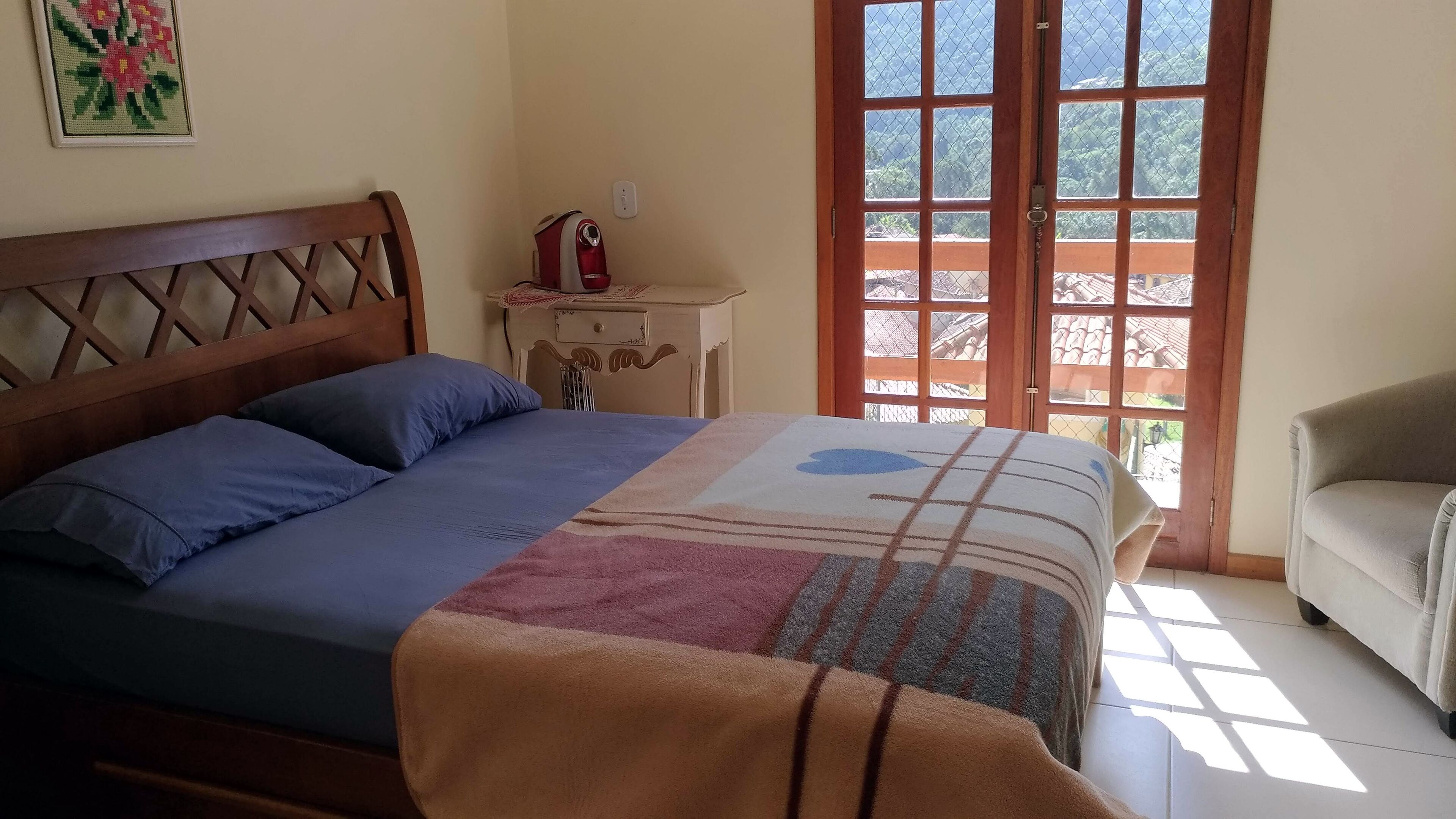 4 多间卧室、熨斗/熨衣板、WiFi、床单