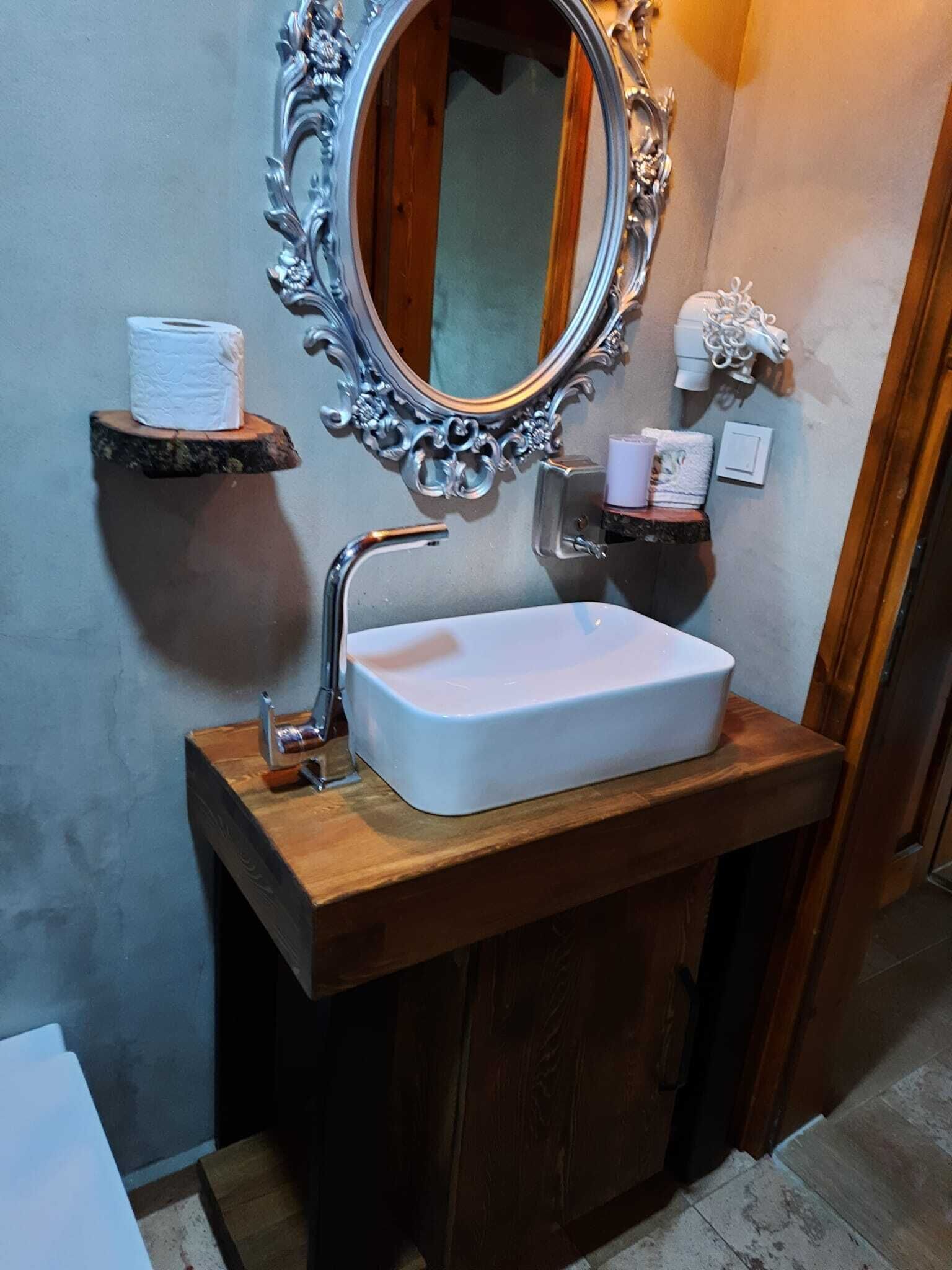 standard quadruple room | bathroom | shower, rainfall showerhead, free toiletries, hair dryer