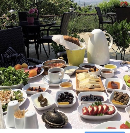 Desayuno completo incluido todos los días . Eflin Butik Otel