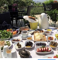 Free daily full breakfast