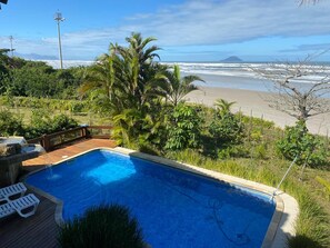 Outdoor pool - House in front of the sea with 5 suites, swimming pool, 3 living rooms, gated community (Bertioga)