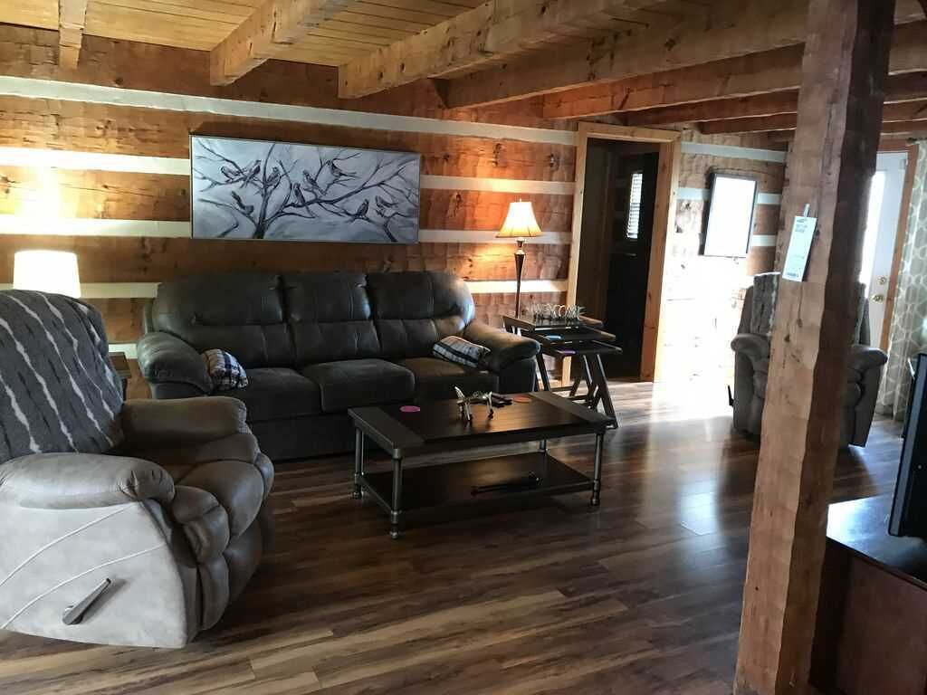 Reelfoot Lakefront  3 Bedroom Cabin, Tons of Space, Enjoy the Fishing, Birds and Deck!