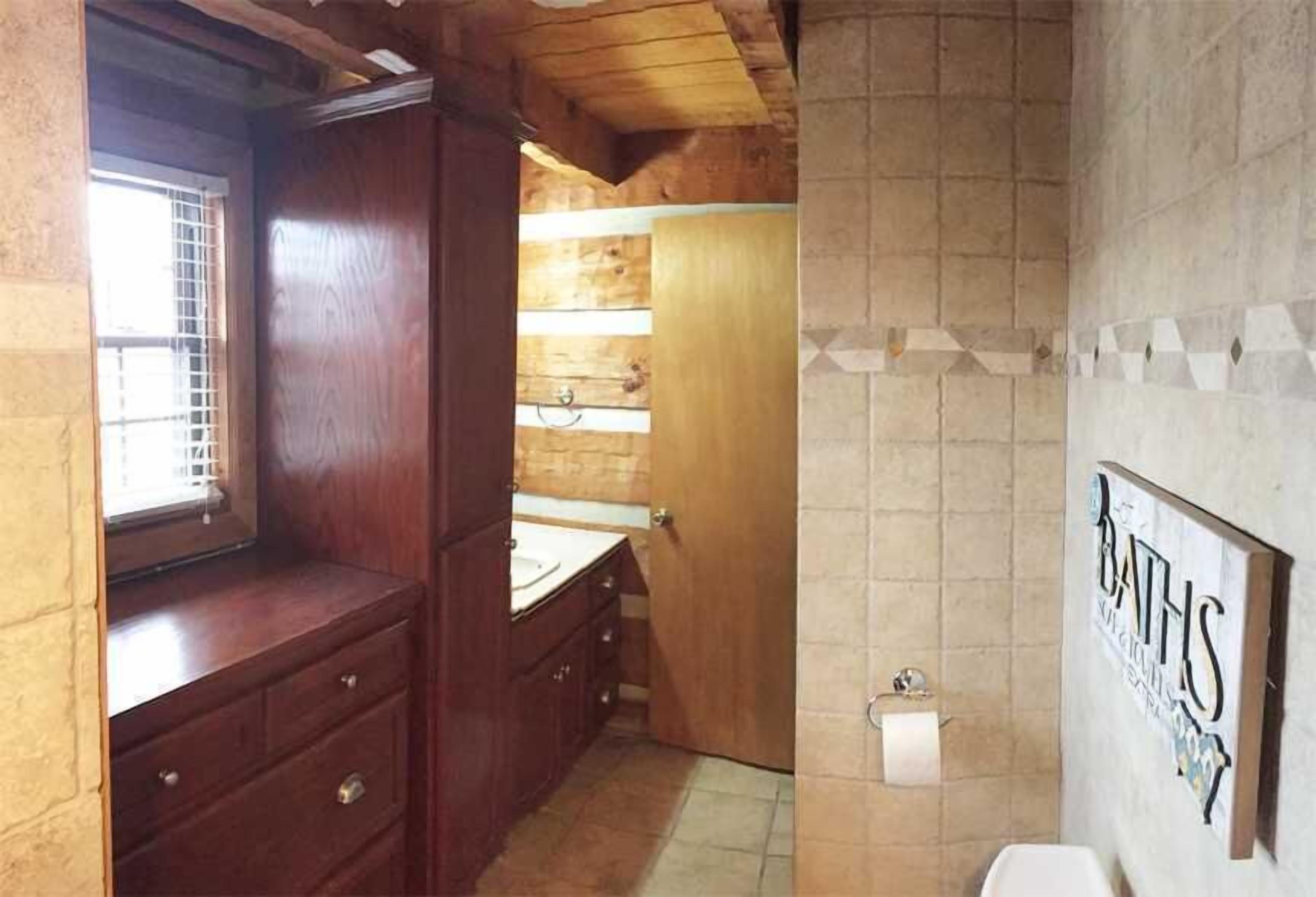 Reelfoot Lakefront  3 Bedroom Cabin, Tons of Space, Enjoy the Fishing, Birds and Deck!