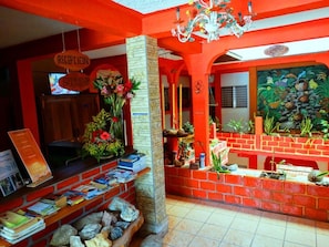 Quầy tiếp tân