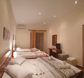 파노라믹 쿼드룸, 바다 전망 | 이집트산 면 시트, 고급 침구, 책상, 노트북 작업 공간