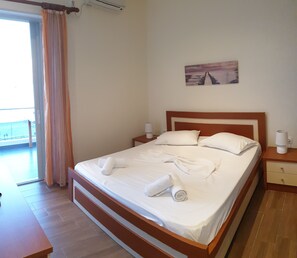 Panoramic Double Room, Sea View | Egyptian cotton sheets, premium bedding, desk, laptop workspace - Golden Hotel (Himarë)