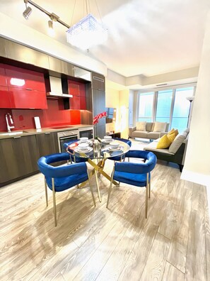 Smart TV, Netflix - Toronto Rooms and Suites (Toronto)