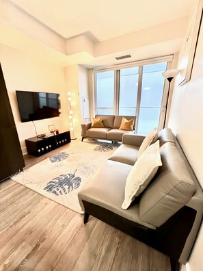 Smart TV, Netflix - Toronto Rooms and Suites (Toronto)