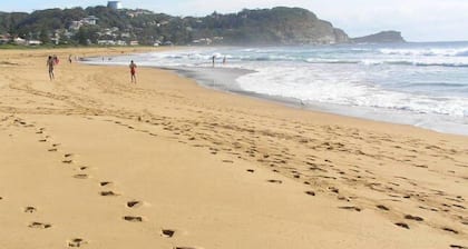 Avoca Beach House - Best location beach and shops a flat easy 50 meters away.