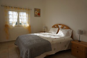 4 chambres, fer et planche à repasser, lit parapluie, Wi-Fi