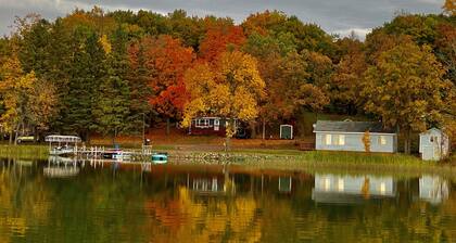 Cozy Up North cabin on beautiful Lake Waukenabo