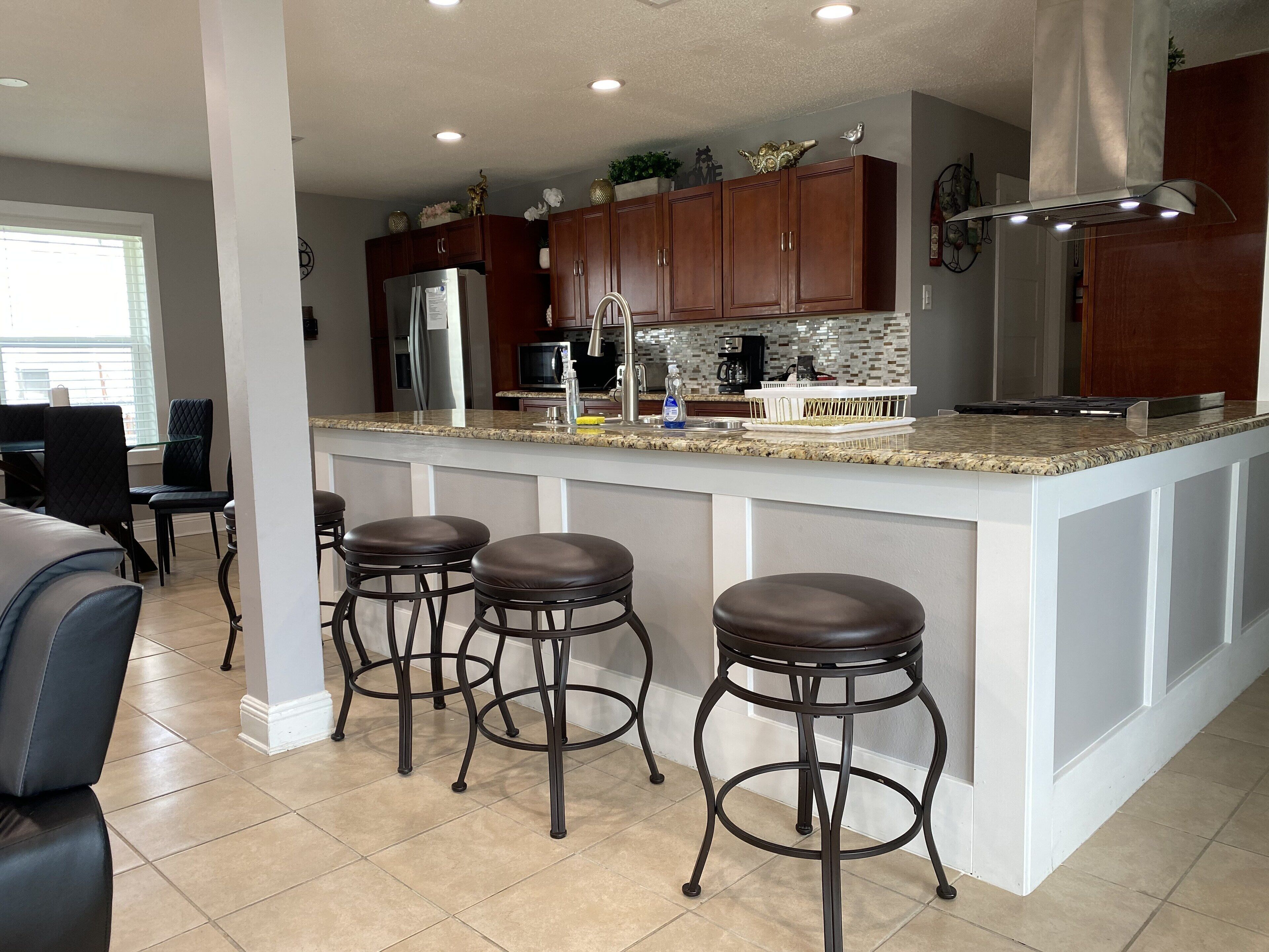 Home sweet home near New Orleans, 5BR & 12 beds