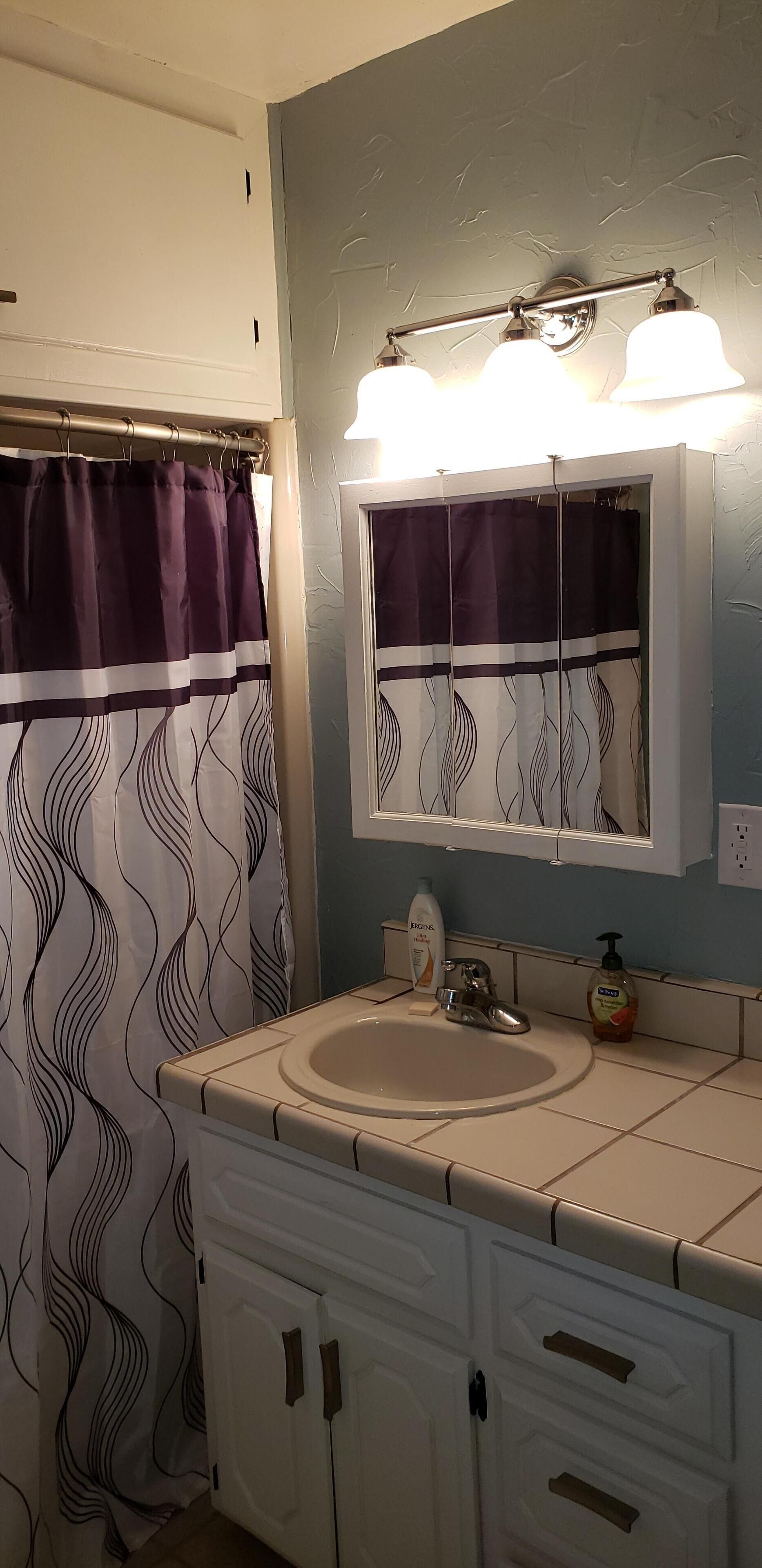 Arbuckle Lake House. Sleep 7+.  Great deck for outdoor enjoyment.