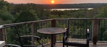 Arbuckle Lake House. Sleep 7+.  Suuri kansi ulkona nautittavaksi.