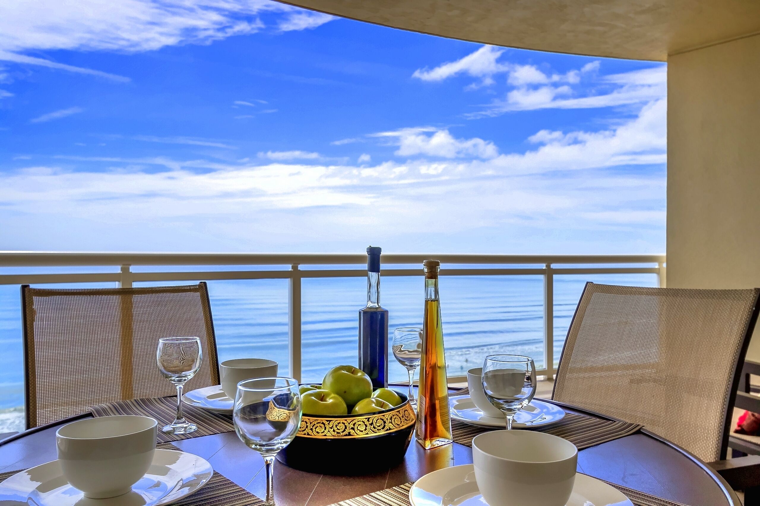 Ocean Vistas 805 a 3 Bdrm 2.5 Bath Ocean Front with Huge Balcony